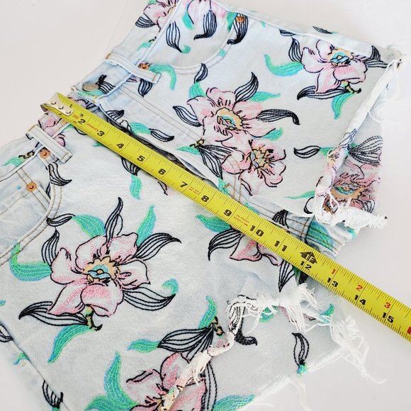 UNIQUE! LEVI'S 501 Embroidered Button Fly Cut-off Floral Denim Shorts - Picture 15 of 15